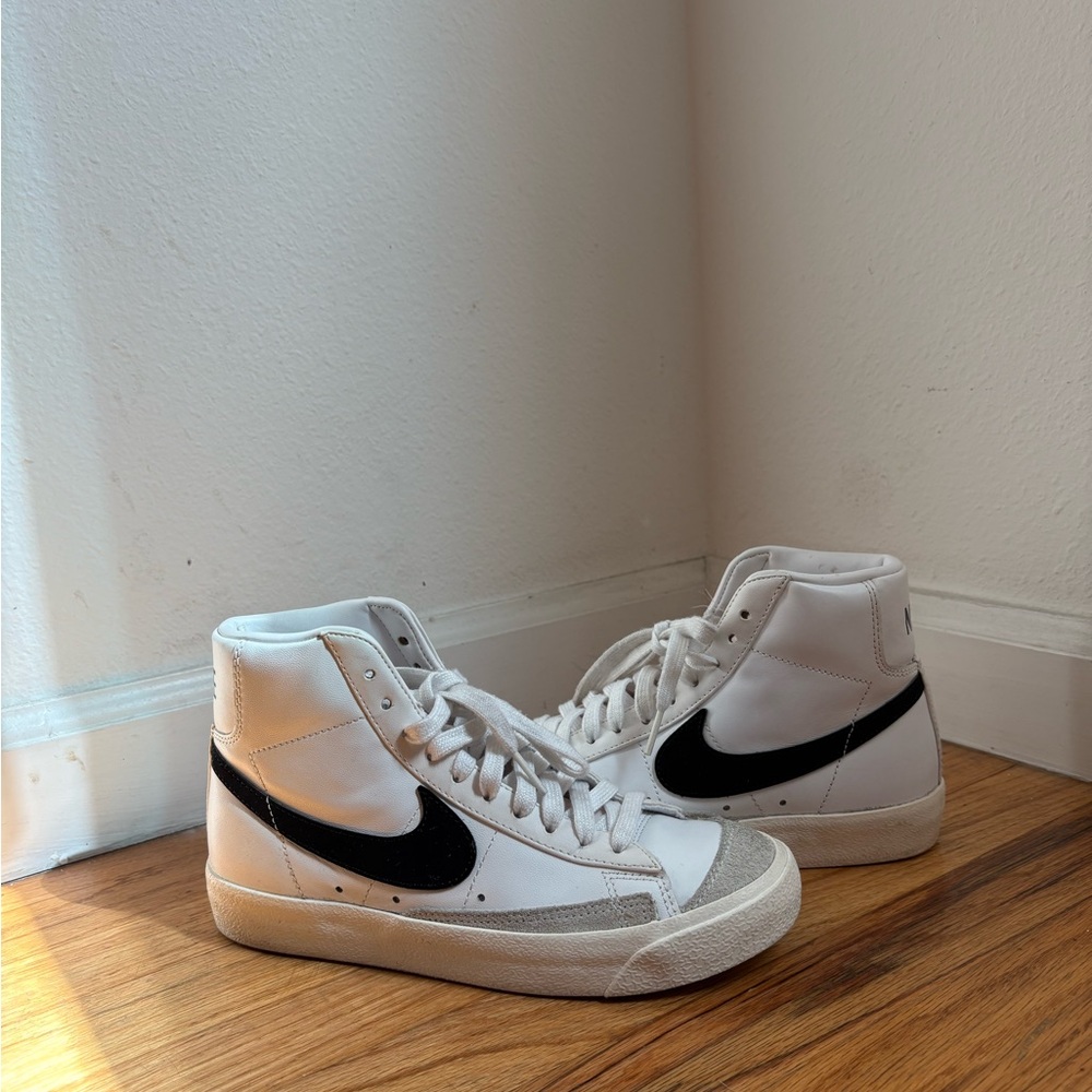 Nike Blazer Mid ‘77 Hightop White and Black Sneakers